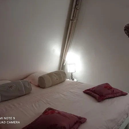 Du Roy بيت للعطل